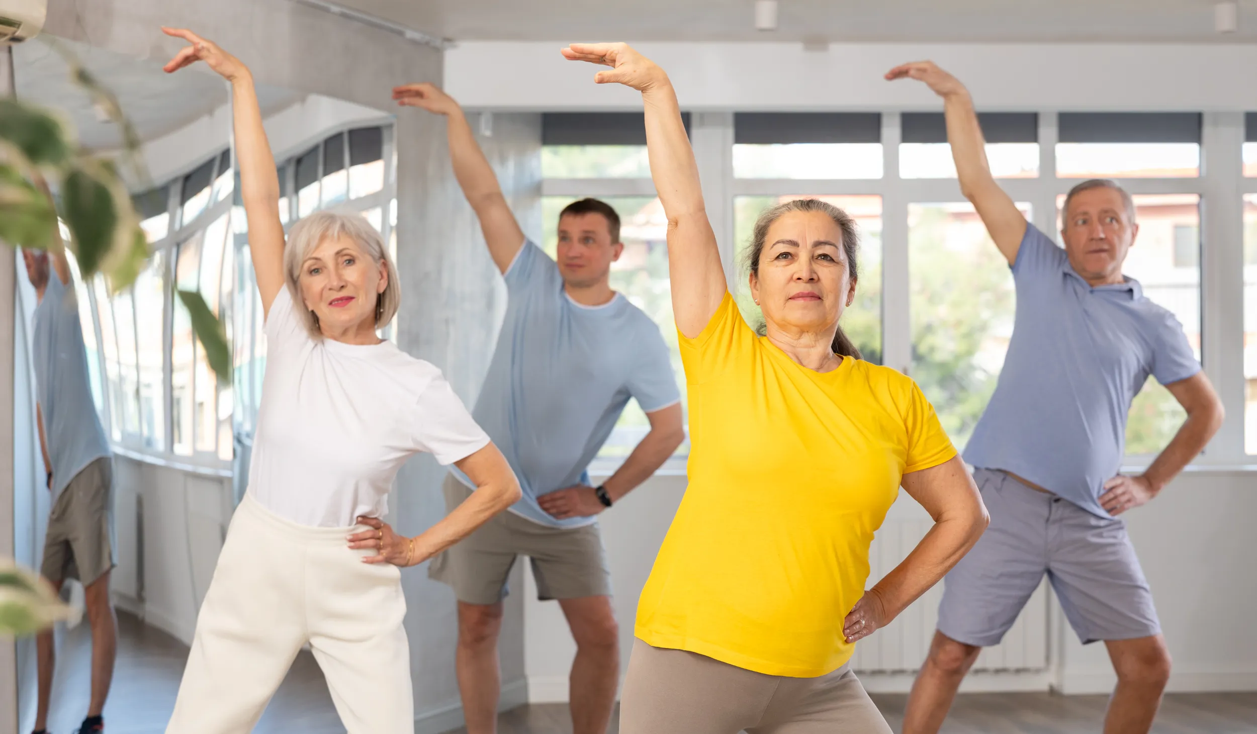 Des femmes et des hommes lors d'un cours de Zumba