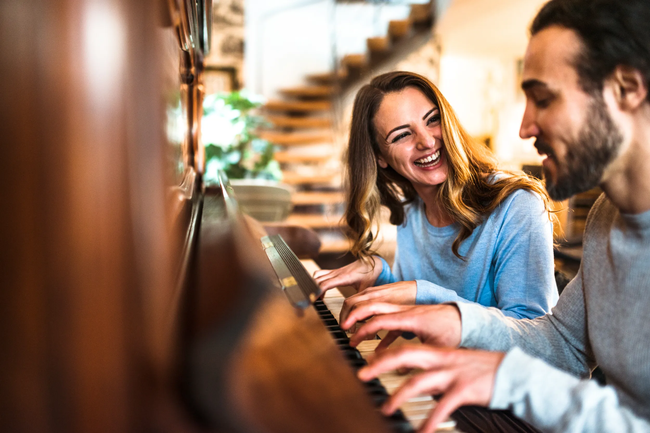 Un homme et une femme au piano